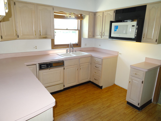 1225 W Dovington Dr, Hoffman Estates, IL 60169 photo 2