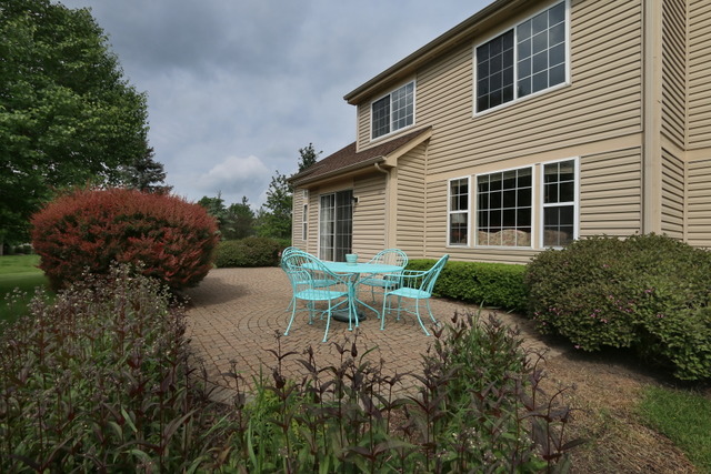1555 Mission Ct, Bartlett, IL 60103 photo 3