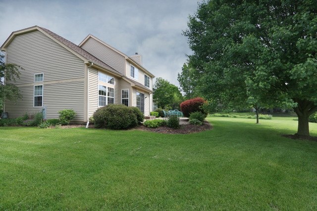 1555 Mission Ct, Bartlett, IL 60103 photo 2