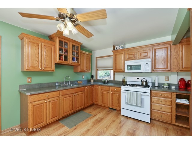 5211 Hunter Dr, Mchenry, IL 60050 photo 3