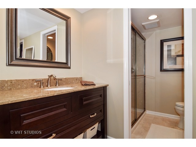 2 Old Valley Rd, Rolling Meadows, IL 60008 photo 10