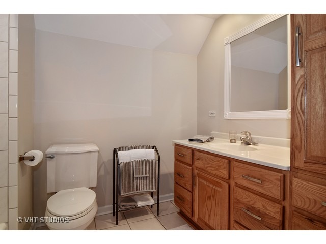 2 Old Valley Rd, Rolling Meadows, IL 60008 photo 13