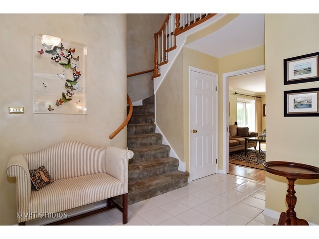 2 Old Valley Rd, Rolling Meadows, IL 60008 photo 1