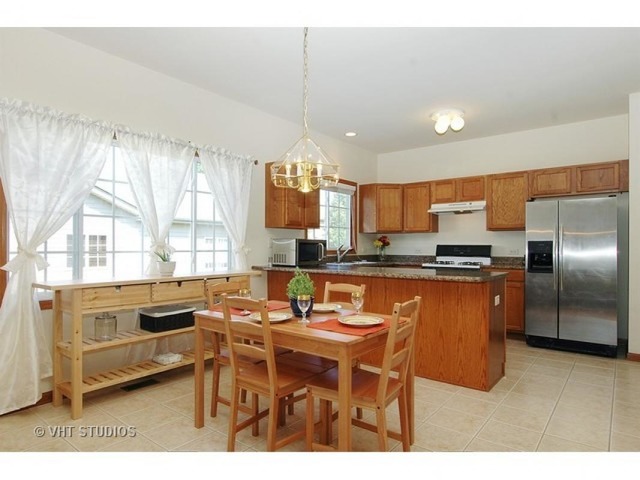 1455 Mackenzie Ln, Elgin, IL 60120 photo 3