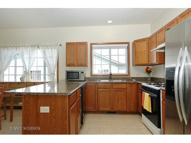 1455 Mackenzie Ln, Elgin, IL 60120 photo 2