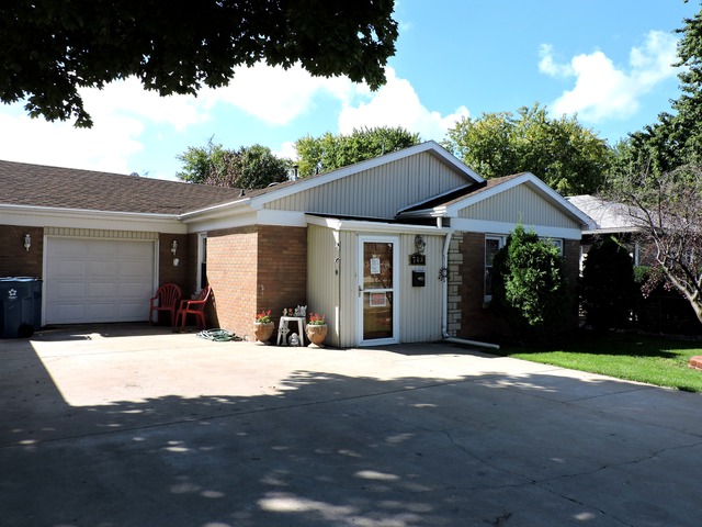 748 E North St, Bradley, IL 60915 photo 1