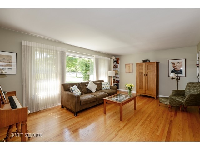 881 S Mitchell Ave, Elmhurst, IL 60126 photo 1