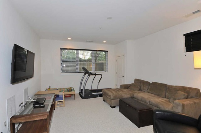 656 1st Ave, Des Plaines, IL 60016 photo 8