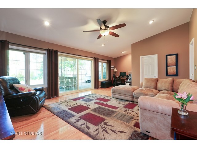 1738 Birch St, Des Plaines, IL 60018 photo 8