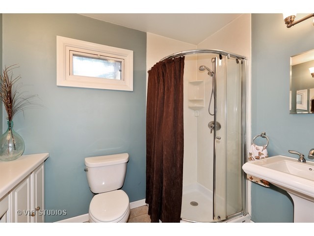 1738 Birch St, Des Plaines, IL 60018 photo 15