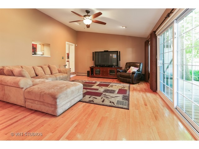 1738 Birch St, Des Plaines, IL 60018 photo 9