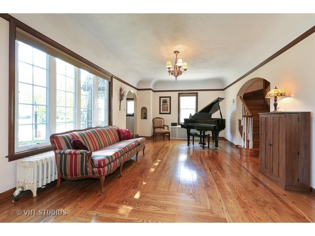 1738 Birch St, Des Plaines, IL 60018 photo 2