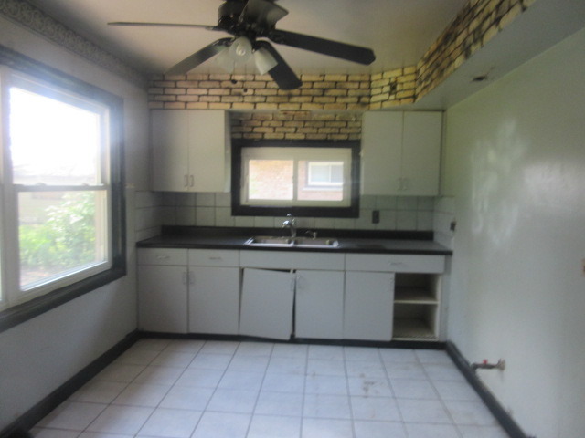 2829 Stafford Dr, Markham, IL 60428 photo 2