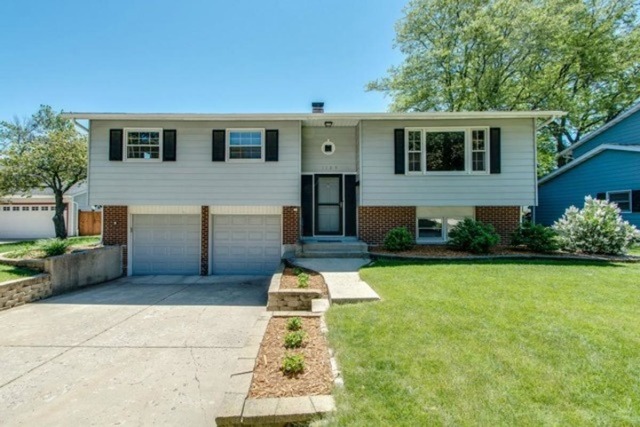 1109 E Juniper Ln, Mount Prospect, IL 60056 photo 1