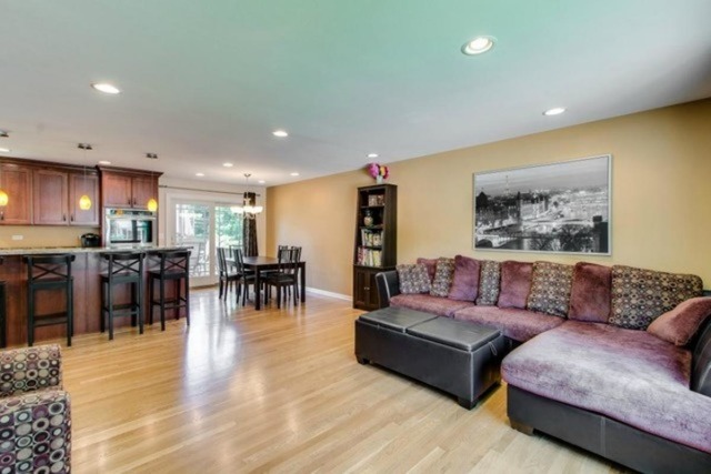 1109 E Juniper Ln, Mount Prospect, IL 60056 photo 3