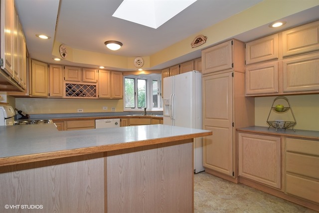310 E Ardmore Ave, Roselle, IL 60172 photo 4