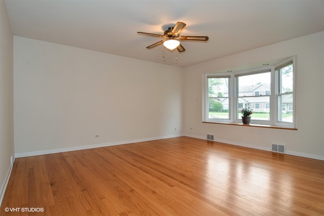 310 E Ardmore Ave, Roselle, IL 60172 photo 3