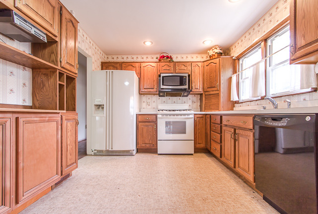 1411 Daly Rd, Wheaton, IL 60187 photo 16