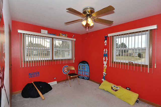 840 Madelyn Dr, Des Plaines, IL 60016 photo 9