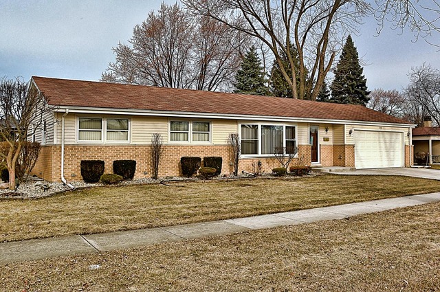840 Madelyn Dr, Des Plaines, IL 60016 photo 1