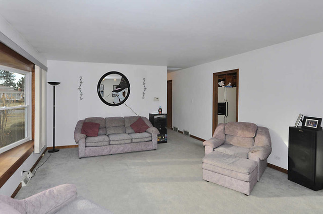 840 Madelyn Dr, Des Plaines, IL 60016 photo 3