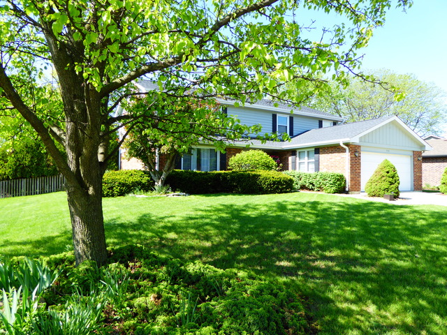 458 Farnham Ln, Wheaton, IL 60189 photo 1