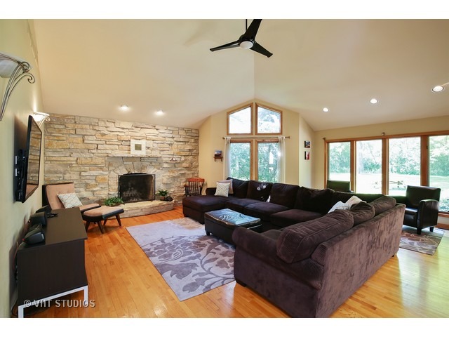 29 W531 Sunset Ridge Dr, Bartlett, IL 60103 photo 3