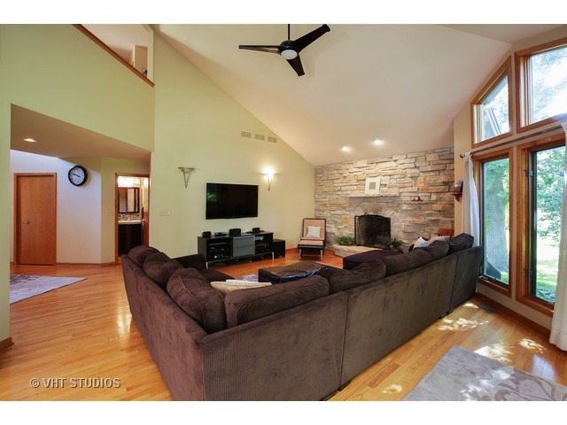 29 W531 Sunset Ridge Dr, Bartlett, IL 60103 photo 4