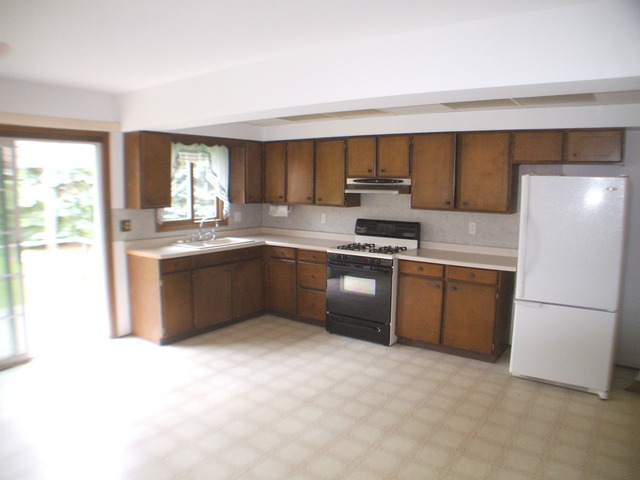 3615 Maple Ave, Mchenry, IL 60050 photo 2