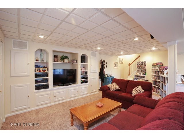 450 Flora Dr, Algonquin, IL 60102 photo 4