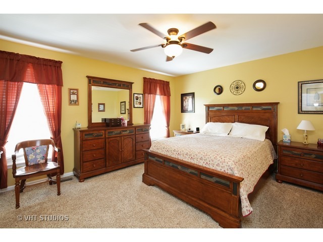 450 Flora Dr, Algonquin, IL 60102 photo 5