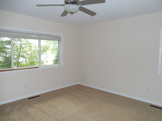 8 Elmwood Dr, Kankakee, IL 60901 photo 6