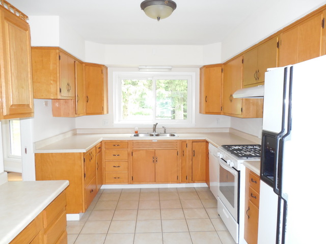 8 Elmwood Dr, Kankakee, IL 60901 photo 3