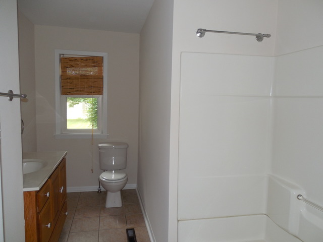 8 Elmwood Dr, Kankakee, IL 60901 photo 5
