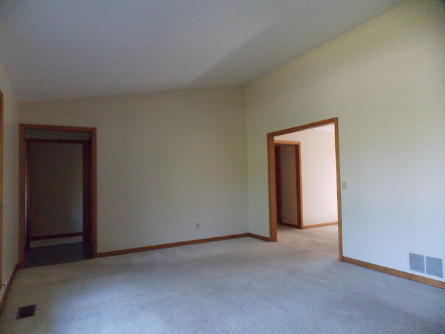 620 N Maple Ct, Elburn, IL 60119 photo 3