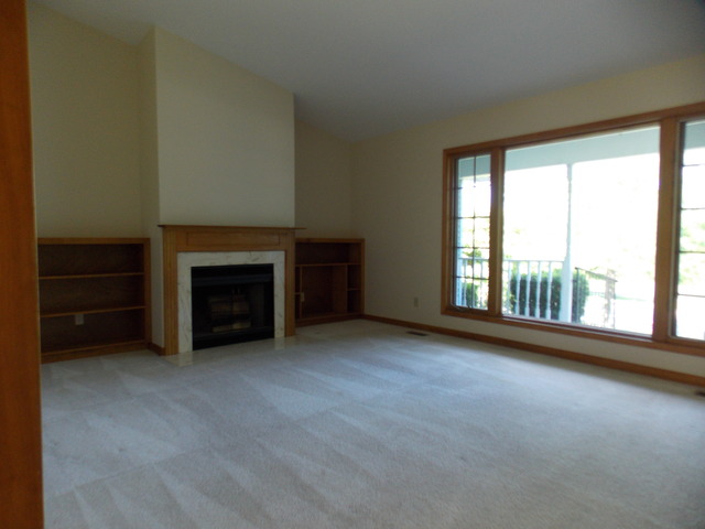 620 N Maple Ct, Elburn, IL 60119 photo 4