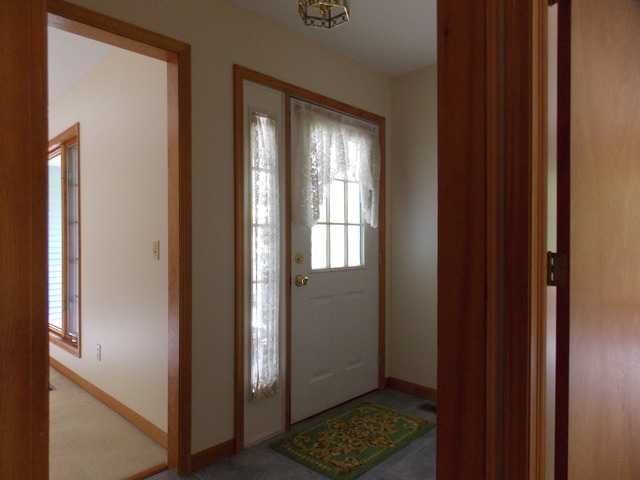 620 N Maple Ct, Elburn, IL 60119 photo 2