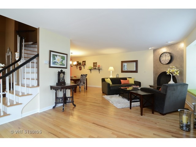 14 Attleboro On Auburn, Rolling Meadows, IL 60008 photo 2