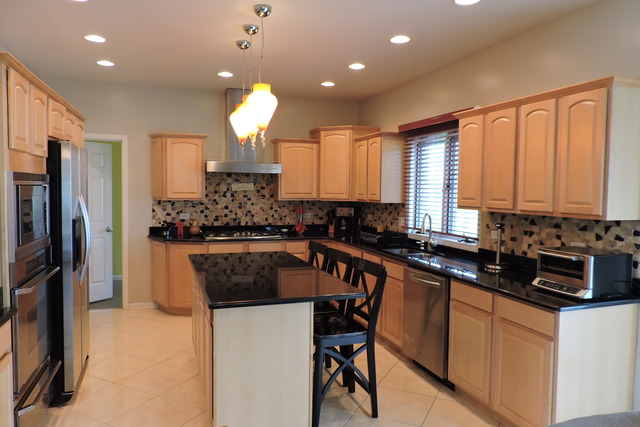 901 Warwick Dr, Matteson, IL 60443 photo 4