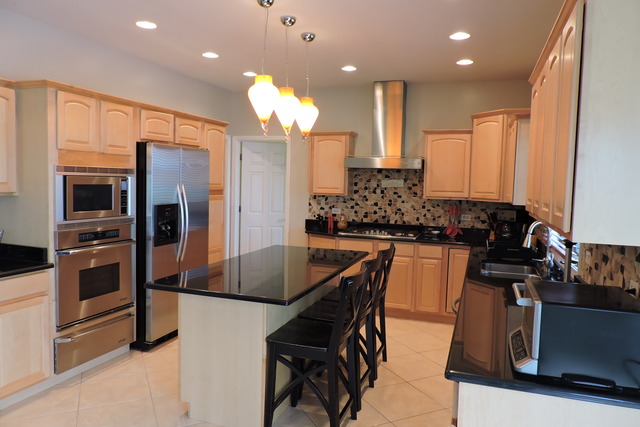 901 Warwick Dr, Matteson, IL 60443 photo 2