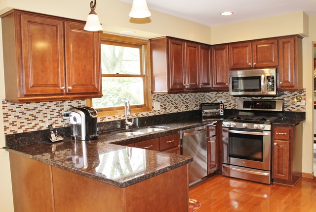 95 E Margaret Ter, Cary, IL 60013 photo 3