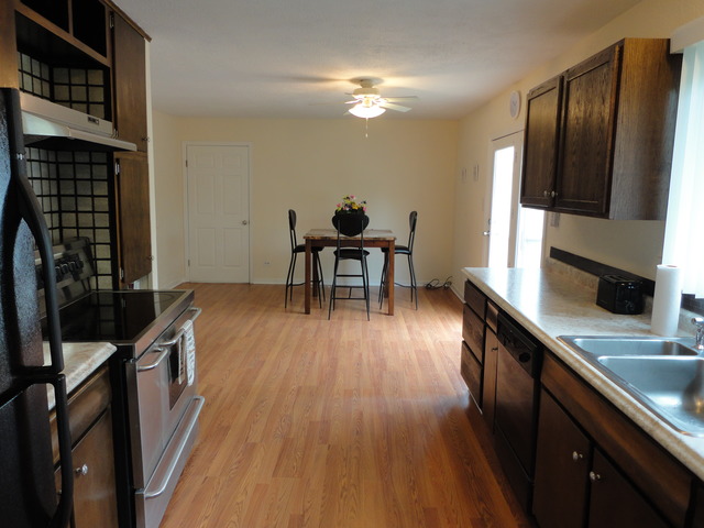 2065 Carleton Rd, Hoffman Estates, IL 60169 photo 9