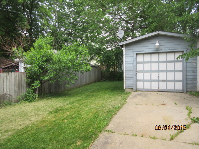 416 Addison St, Elgin, IL 60120 photo 2
