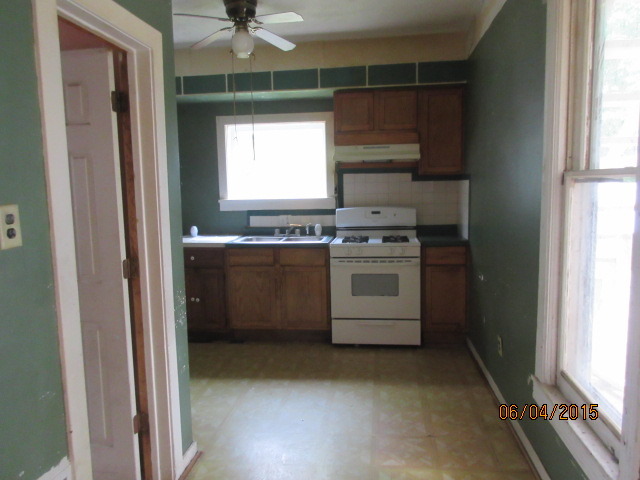 416 Addison St, Elgin, IL 60120 photo 9