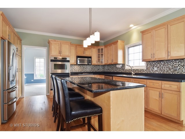 1150 Litchfield Ln, Bartlett, IL 60103 photo 3