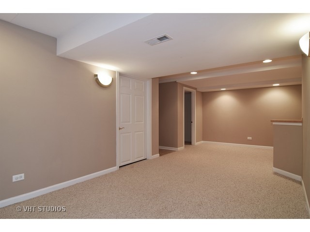 1150 Litchfield Ln, Bartlett, IL 60103 photo 8