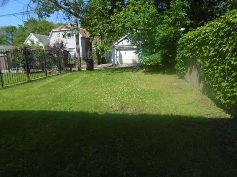 7522 S Champlain Ave, Chicago, IL 60619 photo 2