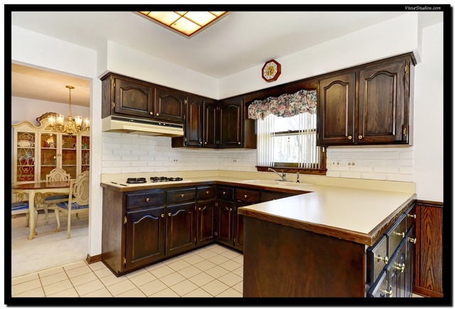 8024 Arrow Ln, Darien, IL 60561 photo 6