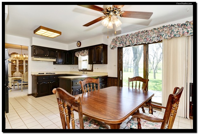 8024 Arrow Ln, Darien, IL 60561 photo 9