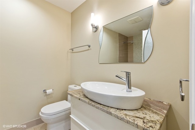 525 E 9th St, Lockport, IL 60441 photo 8